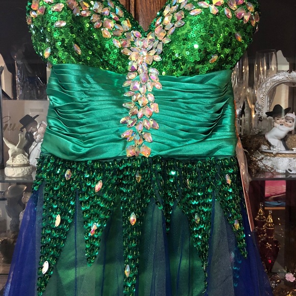 Green and Blue prom dress size 2 - Picture 2 of 5